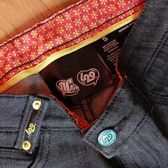 DC Comics Lot 29 Womans Hawkgirl Embroidered & Screen Printed Blue Jeans Size 5 - Picture 7 of 7